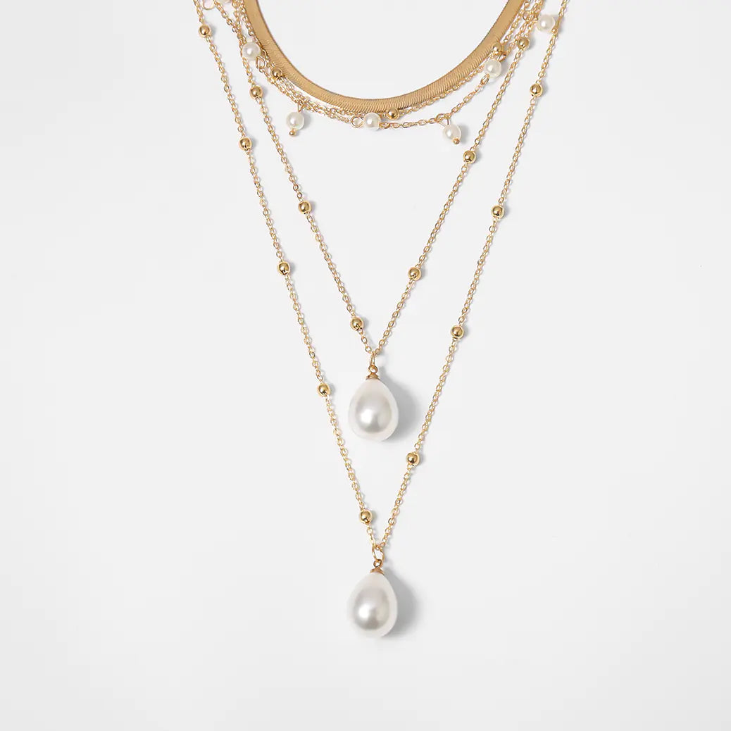 Exaggerated Portrait Coin Multi-Element Necklace