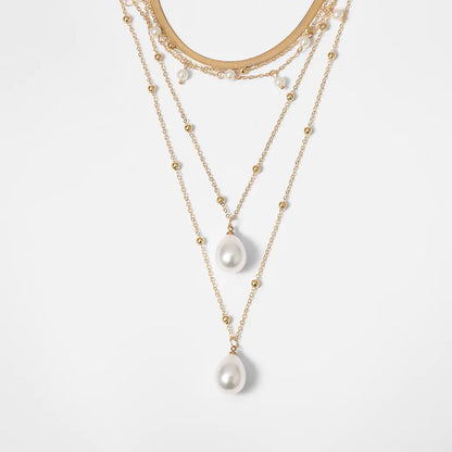 Exaggerated Portrait Coin Multi-Element Necklace